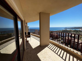 Top Floor apartment with ocean view